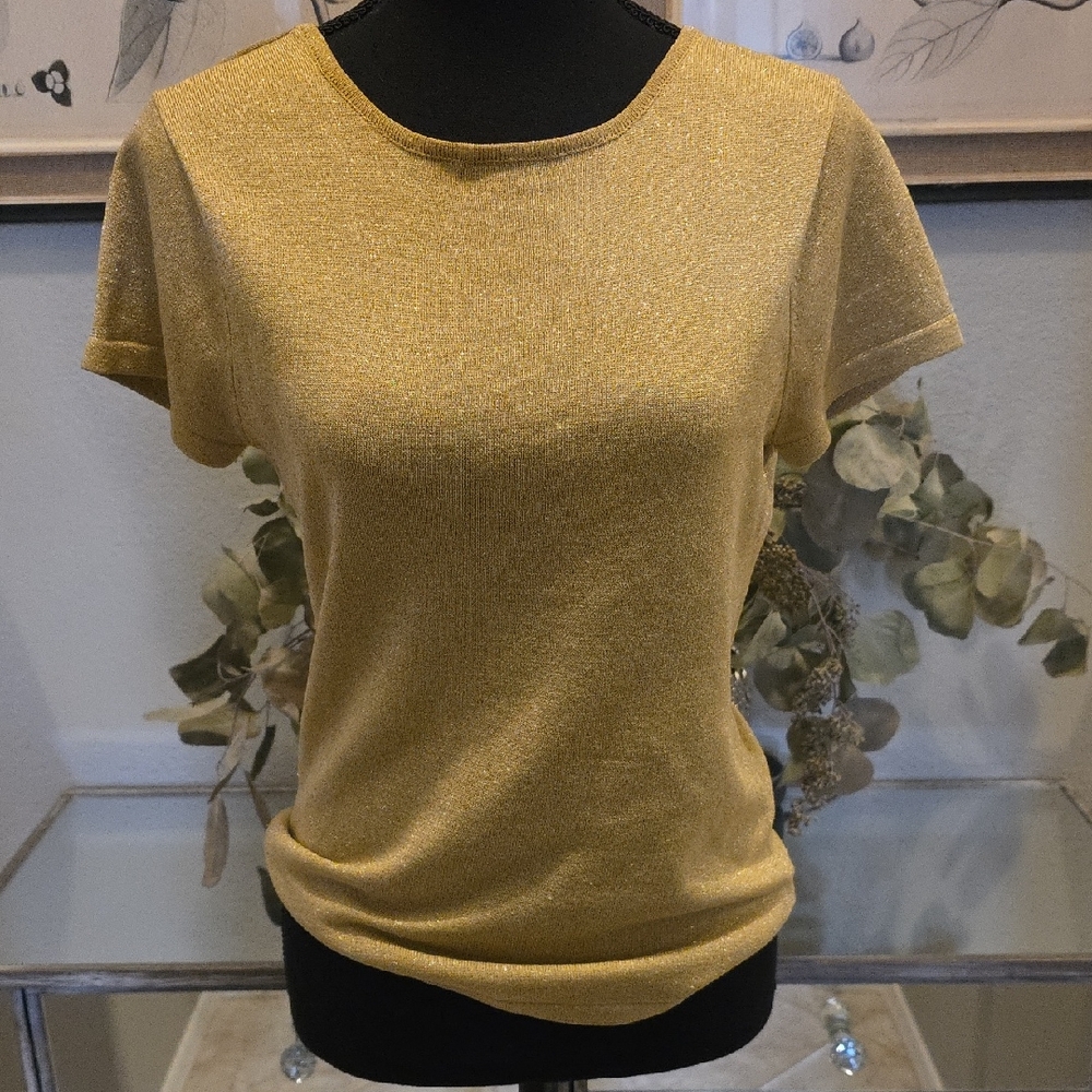 Chic Gold Short Sleeve Women's Tee